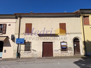 Casa Semi Indipendente in Vendita a Longiano, zona Centro, 240'000€, 325 m²