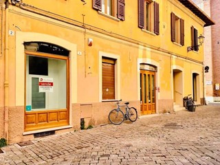 Immobile commerciale in Vendita a Senigallia, 190'000€, 104 m²