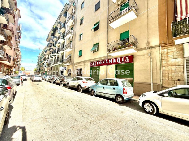 Negozio in Vendita a Taranto, 109'000€, 190 m²