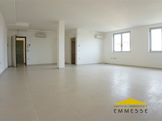 Ufficio in Vendita a Massa, 200'000€, 100 m²