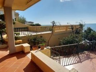 Trilocale in Affitto a Livorno, zona Antignano, 2'500€, 70 m², arredato