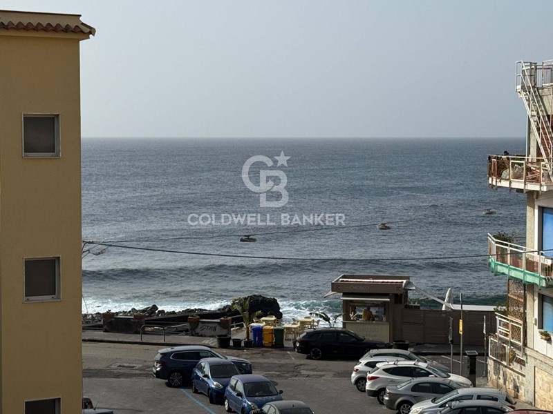 Appartamento in Vendita a Aci Castello, zona Acitrezza, 849'000€, 300 m², arredato