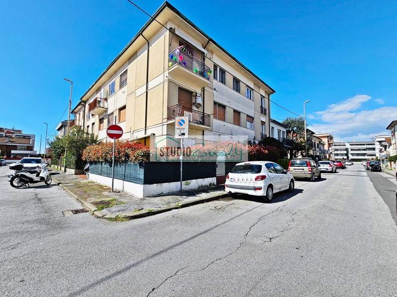 Trilocale in Vendita a Viareggio, zona Migliarina, 210'000€, 80 m²