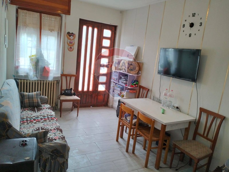 Casa Semi Indipendente in Vendita a Pieve Porto Morone, 55'000€, 82 m²