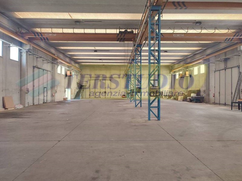 Capannone in Affitto a Olgiate Molgora, 6'800€, 1640 m²