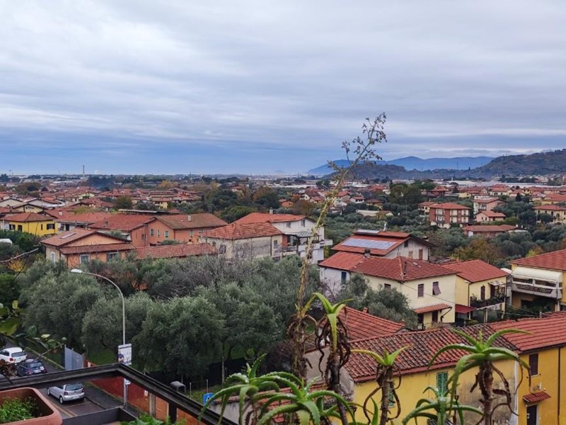 Quadrilocale in Vendita a Massa, 290'000€, 120 m², con Box
