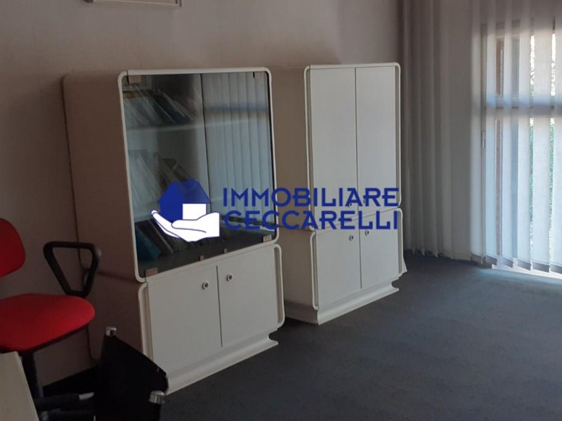 Immobile commerciale in Vendita a Massa, zona Marina di Massa, 115'000€, 56 m²