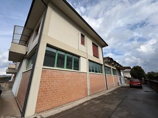 Capannone in Vendita a Castelfranco di Sotto, 270'000€, 800 m²