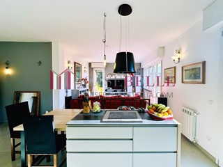 Appartamento in Vendita a Pietrasanta, 420'000&euro;, 120 m², arredato