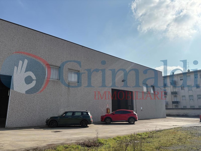 Capannone in Vendita a Lissone, 650'000€, 855 m²