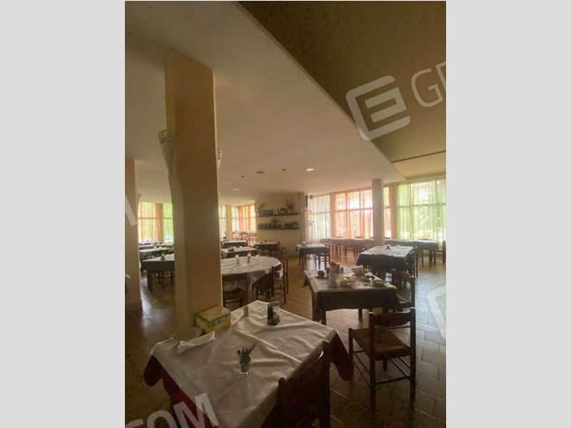 Attività commerciale in Vendita a Alfonsine, 517'500€, 923 m²