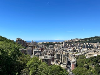 Appartamento in Vendita a Genova, zona Quezzi, 195'000&euro;, 170 m²