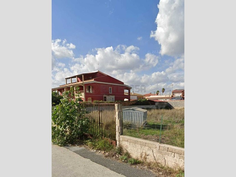 Terreno industriale in Vendita a Siracusa, 235'000€, 1410 m²