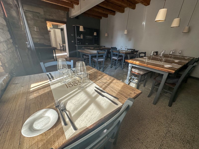 Immobile commerciale in Vendita a Cervignano del Friuli, 689'000€, 988 m², arredato, con Box