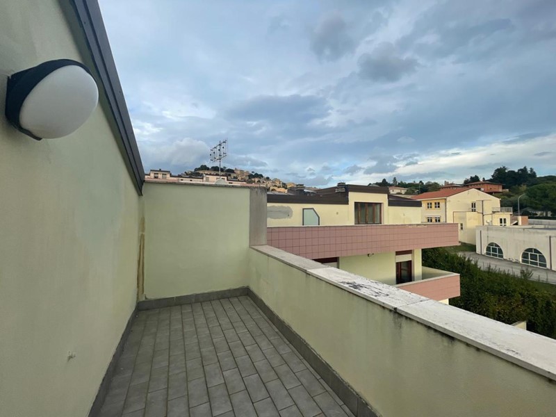 Appartamento in Vendita a Osimo, zona Osimo sud, 155'000&euro;, 140 m²
