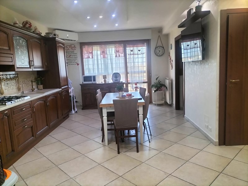 Trilocale in Vendita a Guidonia Montecelio, zona villalba, 129'000€, 65 m²