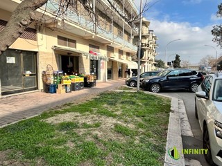 Attività commerciale in Affitto a Matera, 750€, 60 m²