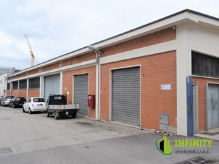 Ufficio in Affitto a Matera, 4'500€, 800 m²