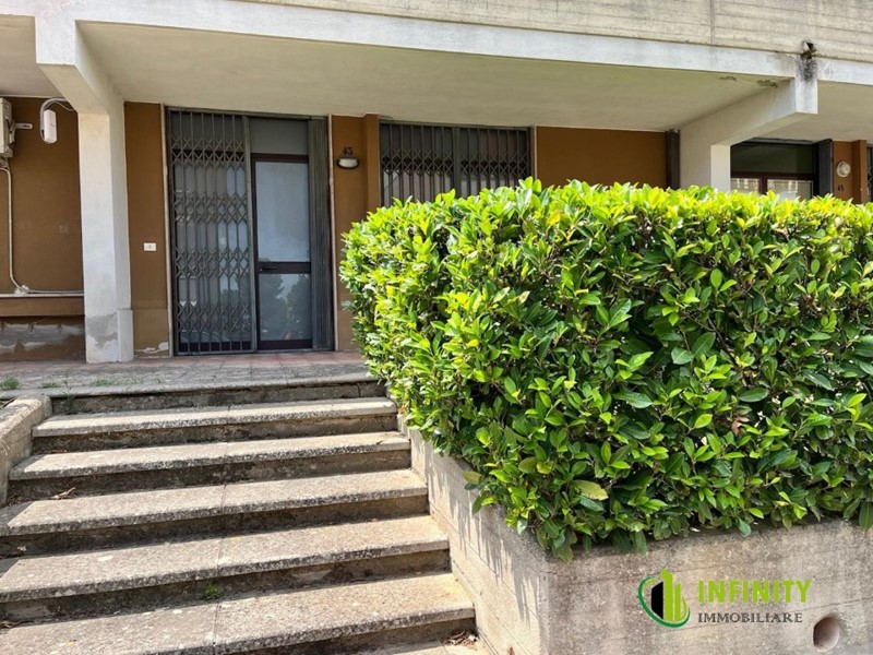 Negozio in Vendita a Matera, 165'000€, 80 m²