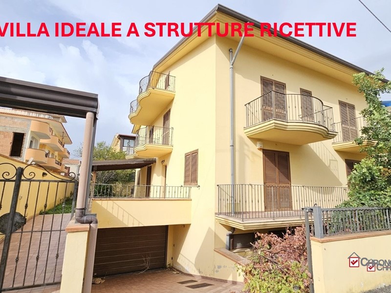 Villa in Vendita a Pace del Mela, 390'000€, 560 m²