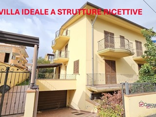 Villa in Vendita a Pace del Mela, 390'000€, 560 m²