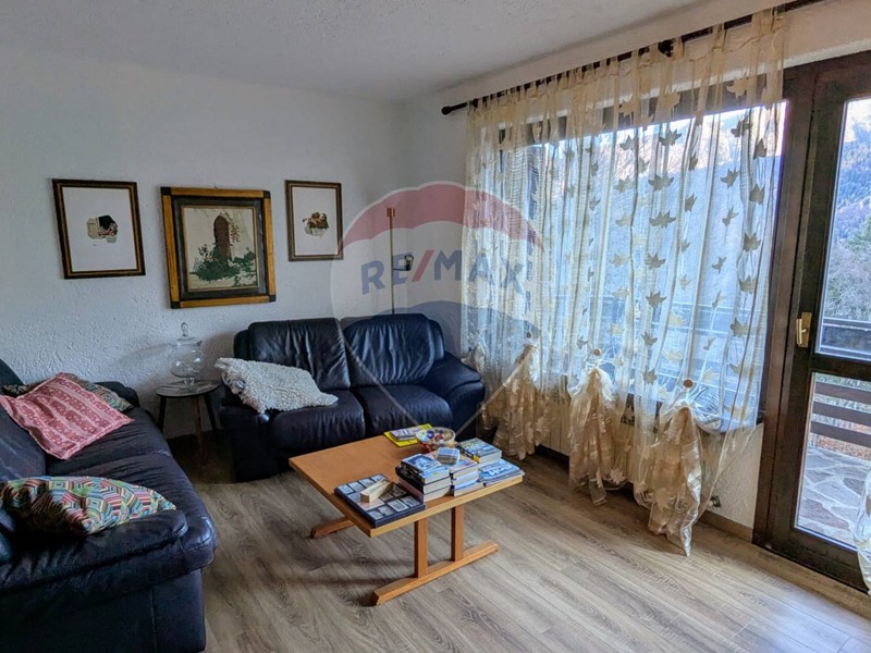 Trilocale in Vendita a Artogne, zona Monte Campione, 140'000€, 90 m², arredato
