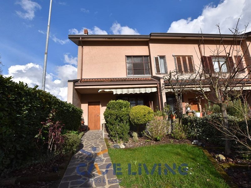 Villetta a schiera in Vendita a Zibido San Giacomo, zona San Pietro Cusico, 265'000€, 140 m²