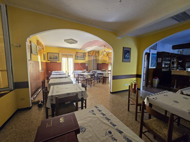 Immobile commerciale in Affitto a San Colombano Certenoli, zona Celesia, 1'000€, 126 m², arredato