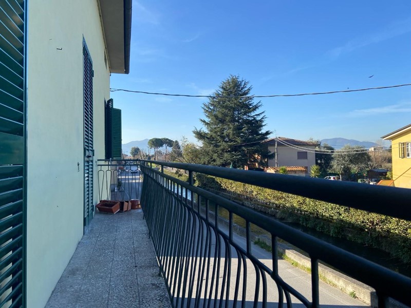 Appartamento in Vendita a Lucca, zona San Pietro a Vico, 135'000€, 130 m²