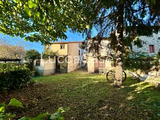 Casale in Vendita a Capannori, zona San Ginese, 195'000€, 245 m², con Box