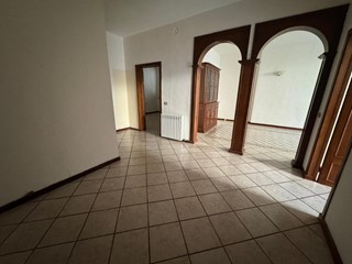 Ufficio in Affitto a Pontedera, 1'000€, 115 m²