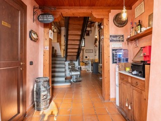 Immobile commerciale in Vendita a Cascina, 150'000€, 130 m²