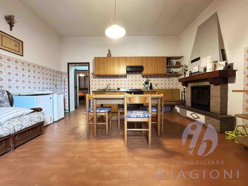 Villa bifamiliare in Vendita a Seravezza, zona Querceta, 500'000&euro;, 140 m², con Box