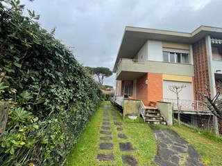 Villa bifamiliare in Vendita a Pietrasanta, 650'000€, 138 m²
