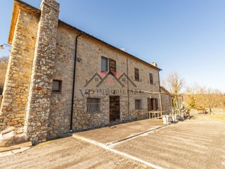 Casa Indipendente in Vendita a Castelnuovo di Val di Cecina, 420'000€, 238 m², arredato, con Box