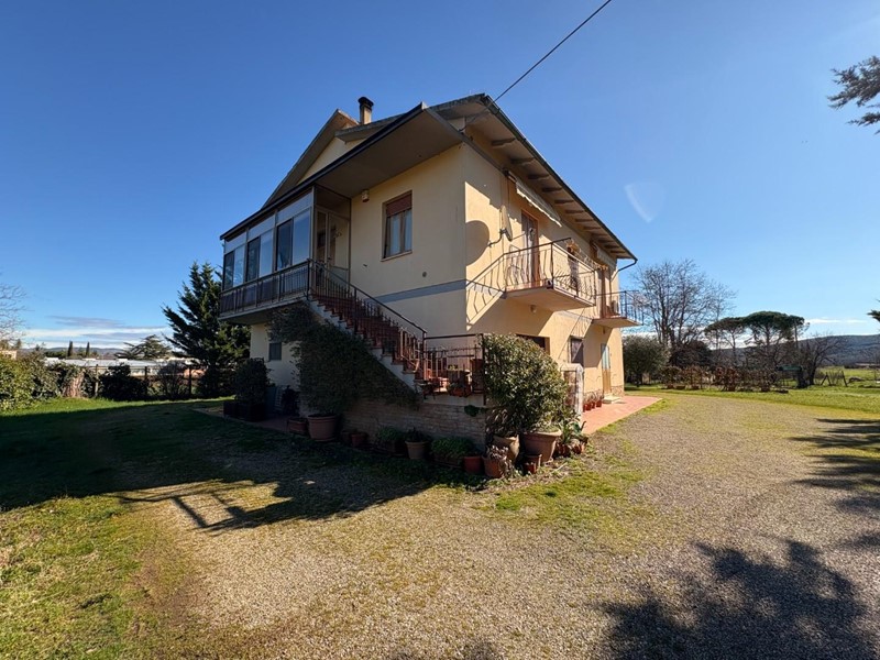 Casa Indipendente in Vendita a Monteriggioni, zona Castellina Scalo, 495'000€, 215 m², con Box