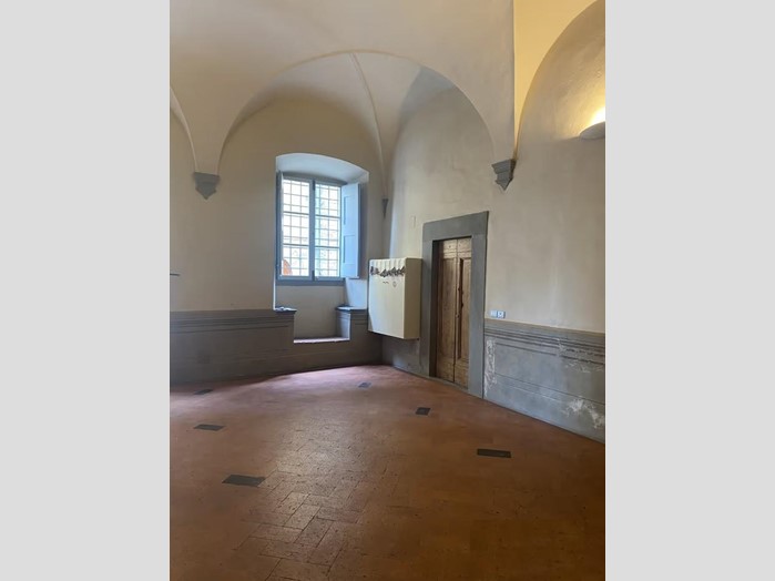 Immobile commerciale in Affitto a Pistoia, 2'000&euro;, 240 m²