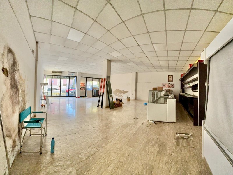 Negozio in Vendita a Cascina, 100'000€, 110 m²