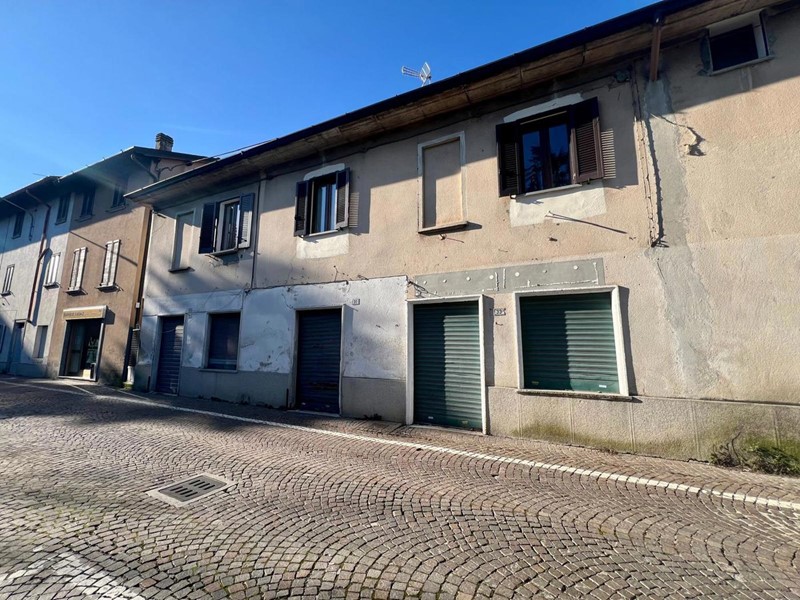 Negozio in Vendita a Carugo, 64'000&euro;, 66 m²