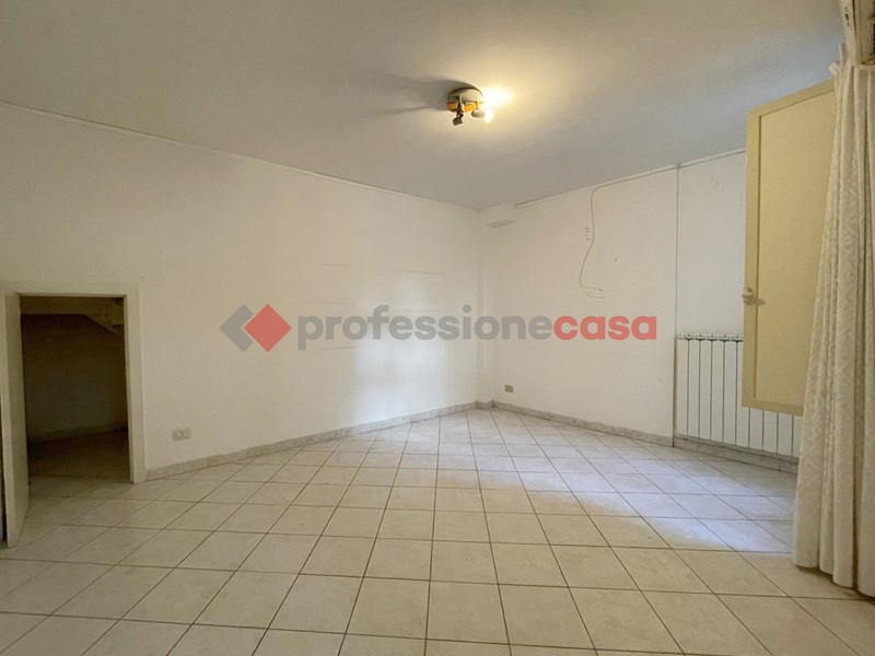 Bilocale in Vendita a Catania, 90'000&euro;, 74 m²