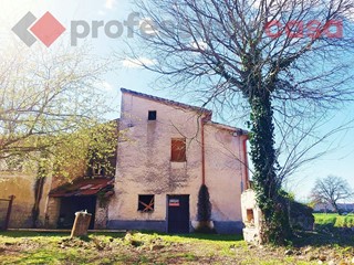 Casa Indipendente in Vendita a Cassino, 39'000€, 100 m²