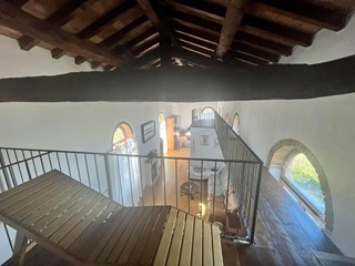 Casale in Vendita a Zenevredo, 450'000€, 250 m²