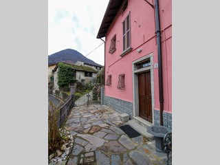 Casa Indipendente in Vendita a Cerano d'Intelvi, 78'000€, 105 m², arredato