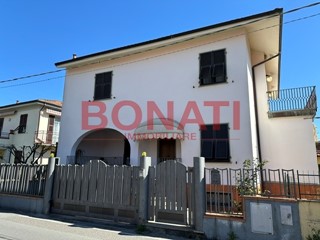 Casa Indipendente in Vendita a La Spezia, zona Periferia Est, 495'000&euro;, 204 m², con Box