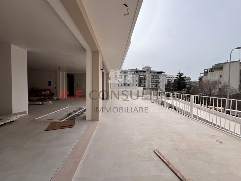 Attività commerciale in Vendita a Martina Franca, 600'000€, 265 m²