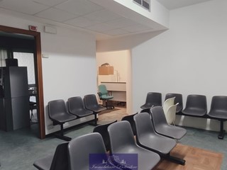 Ufficio in Vendita a Firenze, zona San Jacopino, 225'000€, 100 m²