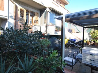 Casa Indipendente in Vendita a Livorno, zona Picchianti, 360'000&euro;, 200 m²