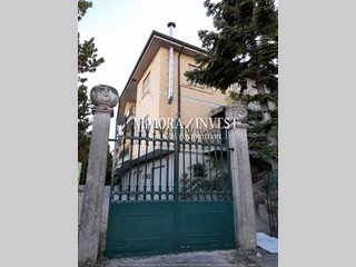 Casa Indipendente in Vendita a Montalto delle Marche, 344'000€, 600 m²