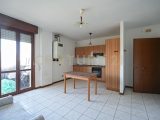 Bilocale in Vendita a Cerea, 75'000€, 71 m², arredato, con Box