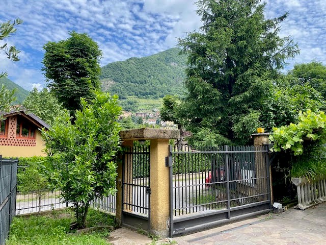 Trilocale in Vendita a Ponte Lambro, 165'000€, 80 m², con Box